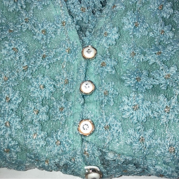 MPB Boutique blue lace top daisy pattern with dainty flowers buttons Size M - Picture 3 of 16